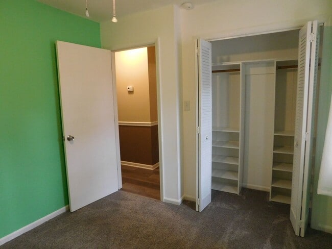 Building Photo - 842 Halifax Cir