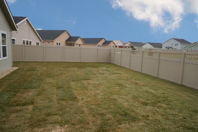 Building Photo - 3154 N Greengate Way
