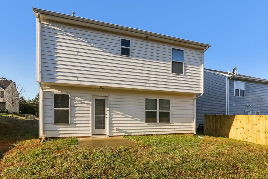 Building Photo - 164 Autumn Bluff Cir