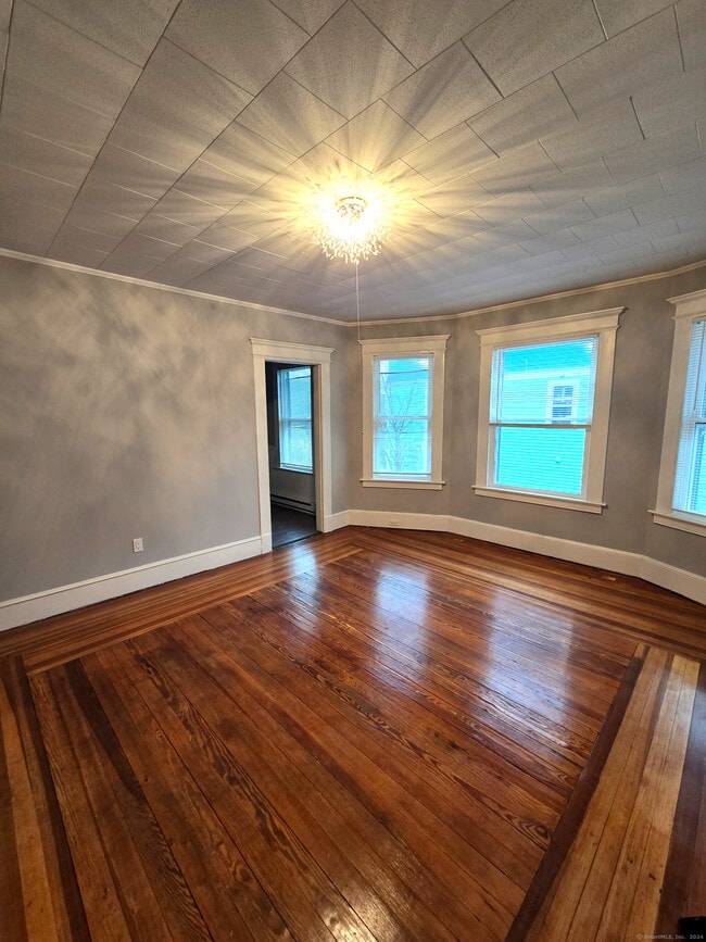 Building Photo - 652 Watertown Ave