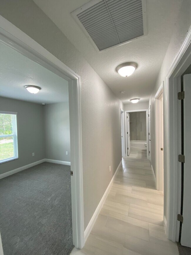 Building Photo - Desirable SW Ocala Neighborhood 4/2/2 *WON'T LAST*