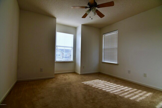 Building Photo - 2379 Sunset Bluff Dr