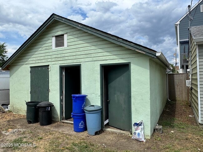 Building Photo - 313 Lorillard Ave