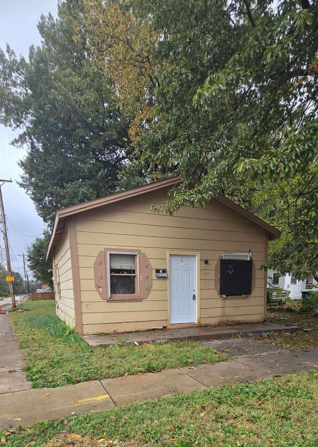Building Photo - Cute 2 bedroom home near downtown