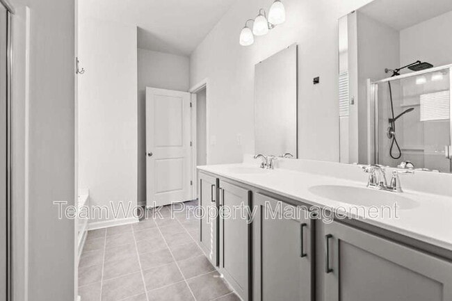 Building Photo - 214 Mercator Dr