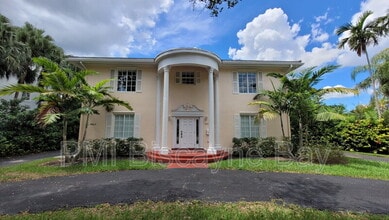 Building Photo - 4850 University Dr