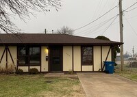 Building Photo - 423-427 W. Elk