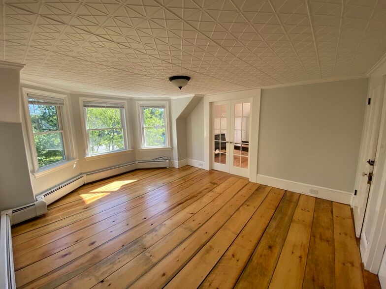 living room - 223 Pearl St