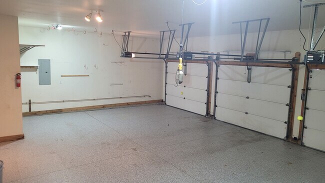 Building Photo - 1200 Duffer Dr