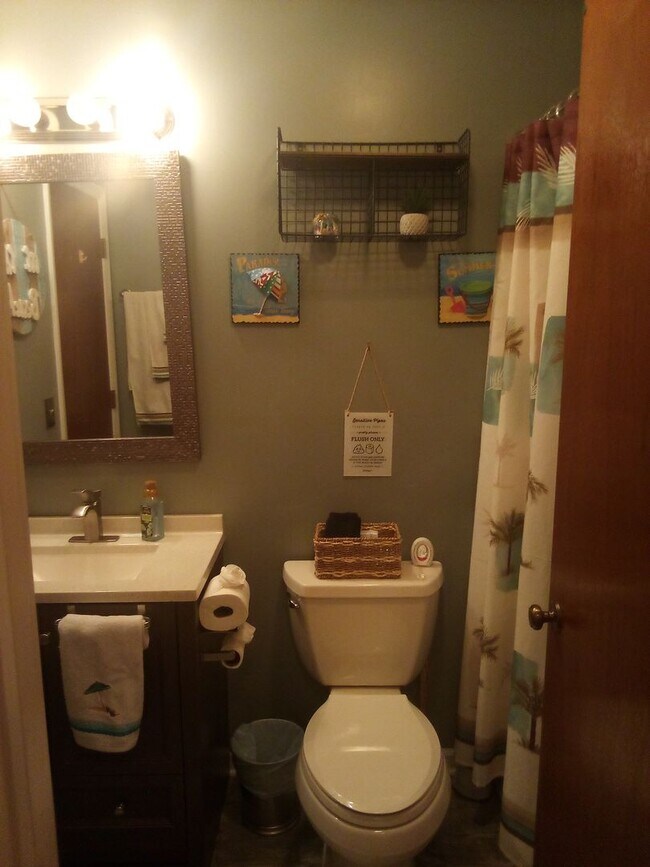 Building Photo - 1920 Bent Grass Dr