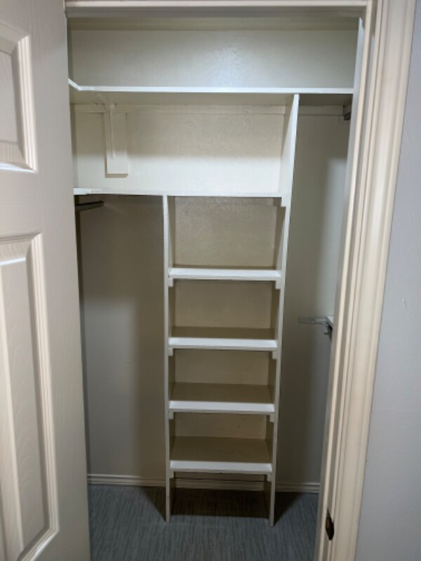 Building Photo - 409 S Holiday Dr