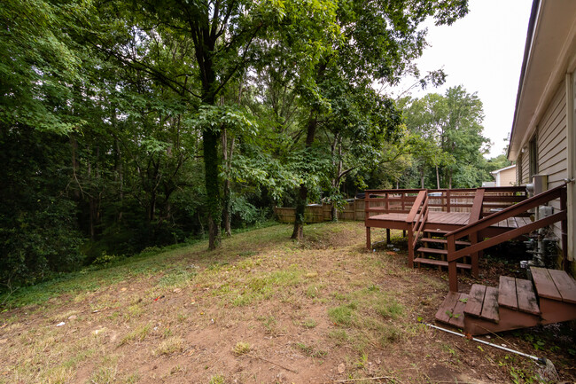 Building Photo - 4713 Belle Plaine Dr