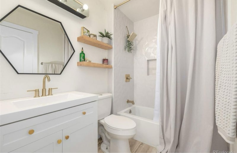 Building Photo - 16397 E Wyoming Dr