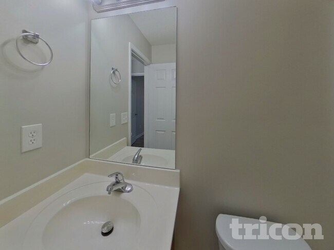 Building Photo - 6 Alderwood Ct