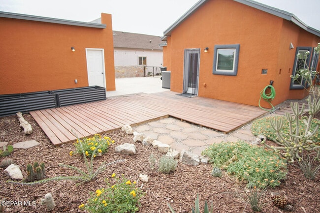 Building Photo - 14364 Tobe Davis Dr