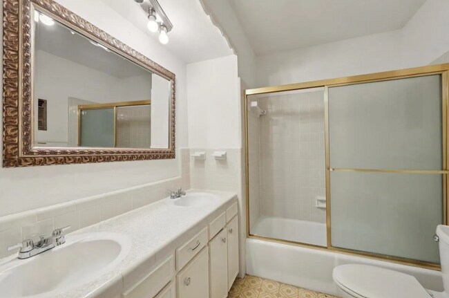 Building Photo - 5710 Glasgow Ln