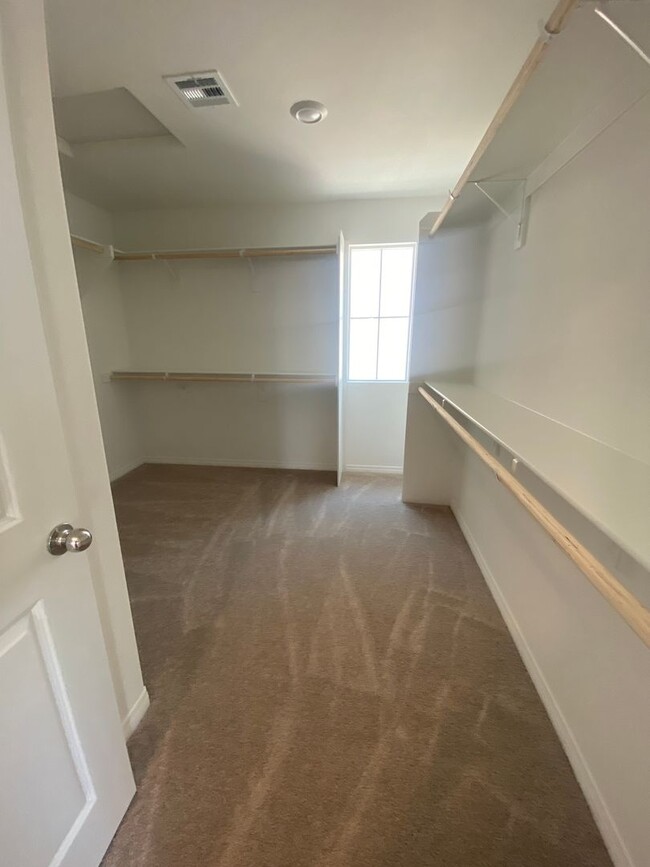 Building Photo - Like New Menifee 4 Bedroom Home