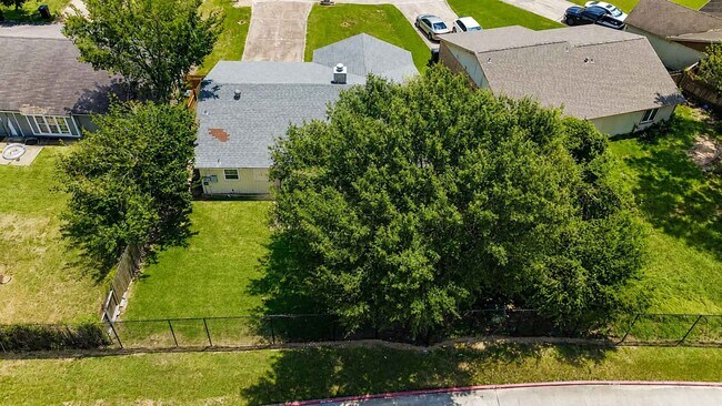 Building Photo - 8607 Sherrywood Dr