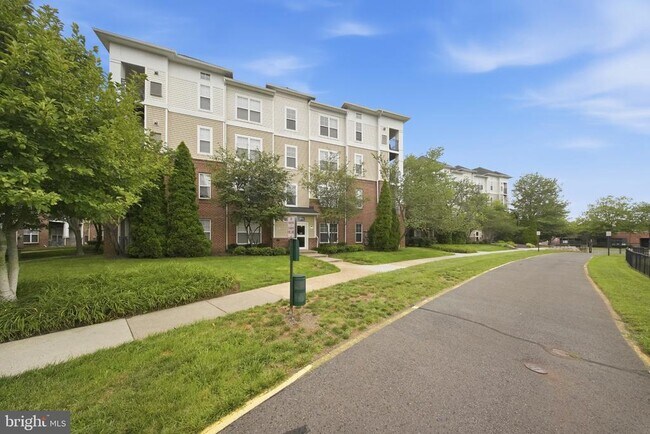 Building Photo - 3850 Lightfoot St