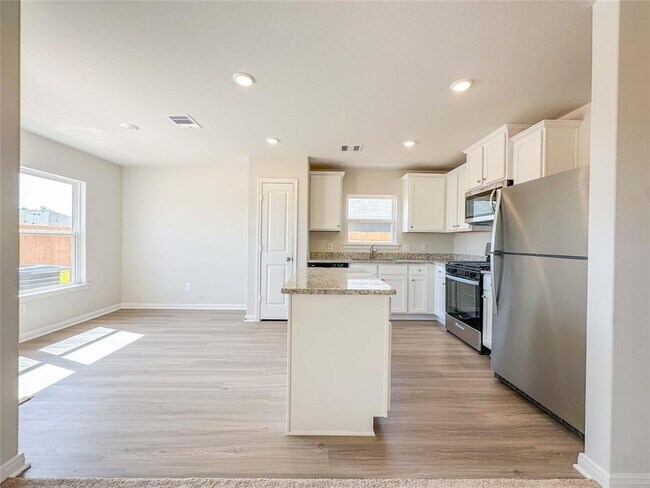 Building Photo - 16322 Sweet Grv Dr