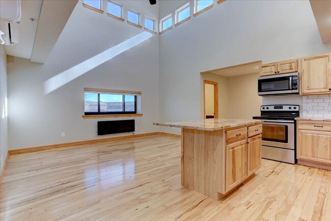 Building Photo - Caretaker Unit Available, Utilities Included, Mountain Views!