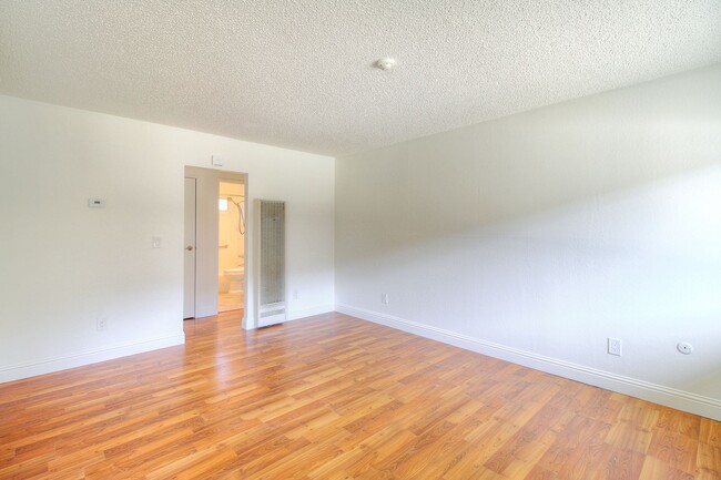 Building Photo - 1x1 in Rincon Valley - Spacious and Bright!