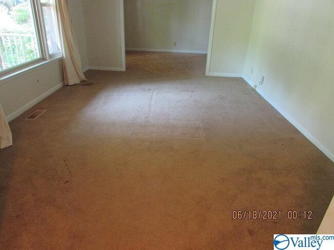 Building Photo - 11410 Woodcrest Dr SE