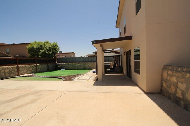 Building Photo - 3900 Loma Cortez Dr
