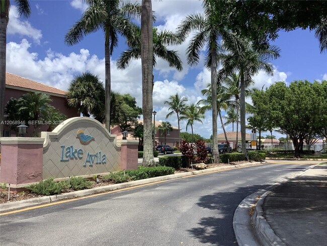Building Photo - 7050 SW 164th Ct