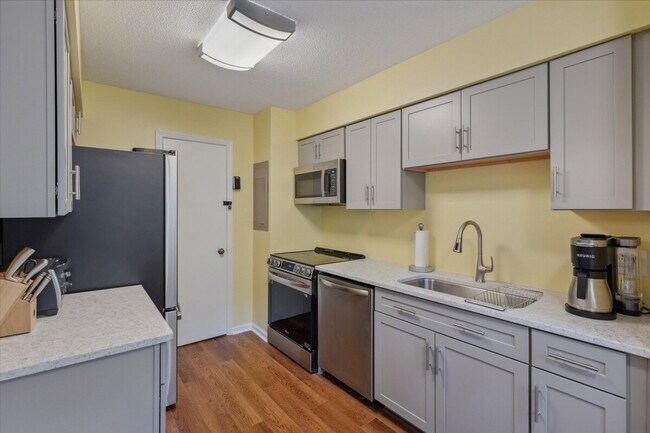 Building Photo - 107 Barbary Ct