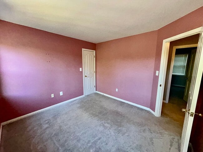 Building Photo - Spacious 4 Bed 2.5 Bath In Lexington!