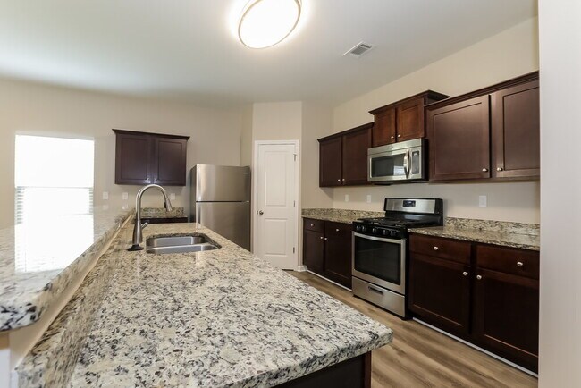 Building Photo - 1044 Sutherland Dr