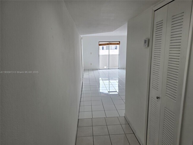 Building Photo - 6060 W 21st Ct