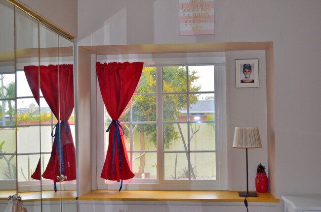 Building Photo - 8871 Belmont St