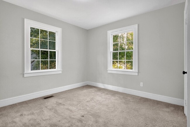 Building Photo - 216 Hawthrone