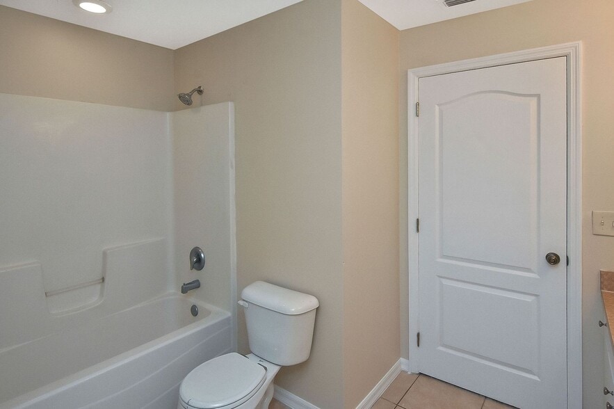 Building Photo - Single Family Home in North Cape Coral