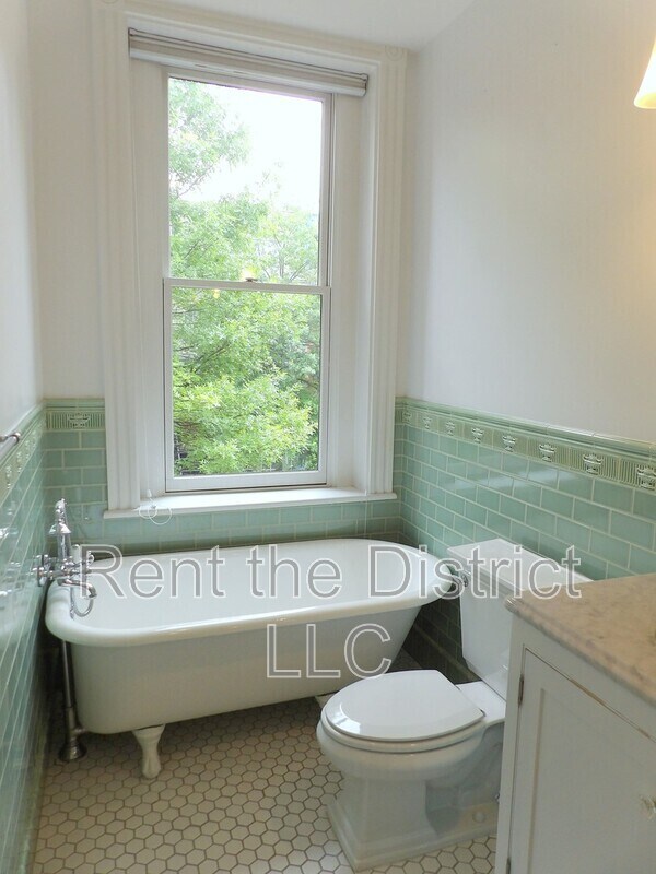 Building Photo - 1130 5th St NW