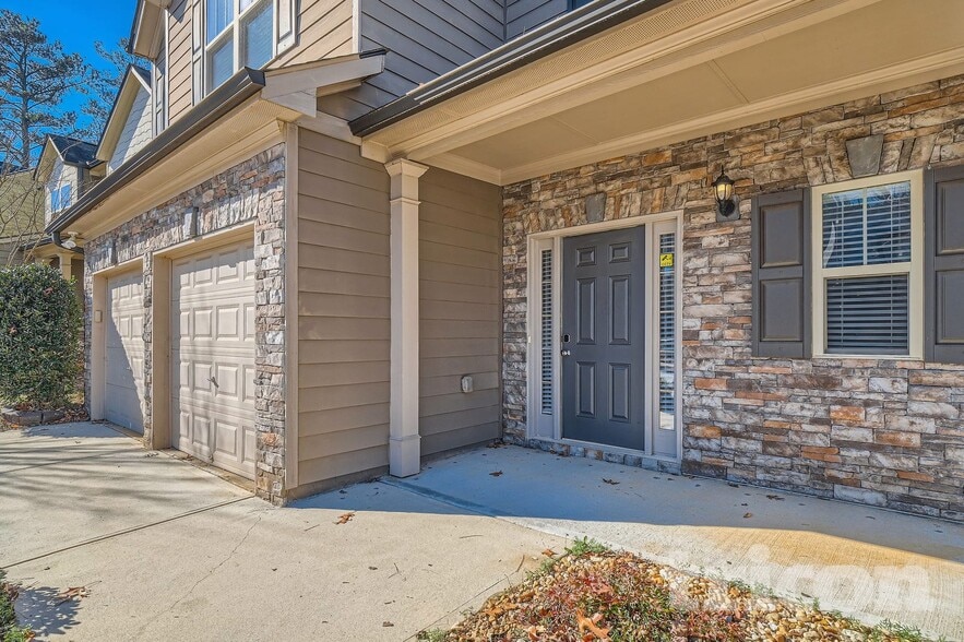 Building Photo - 3919 King Fisher Dr