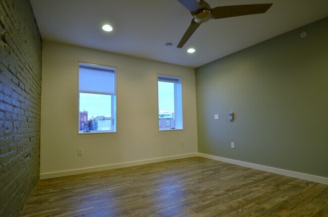 Building Photo - 620 S 5th St