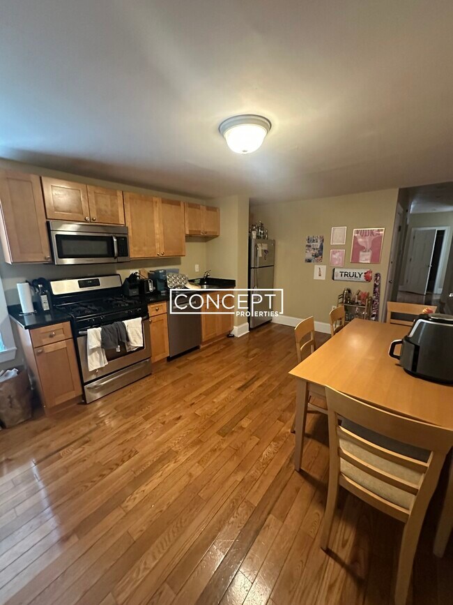 Building Photo - 44A Hillside St. Unit 1