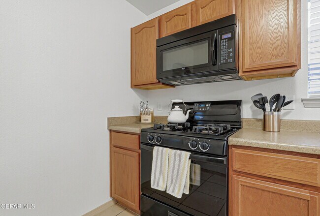 Building Photo - 2329 Honey Dew St