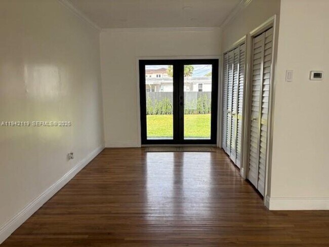 Building Photo - 9315 SW 44th St