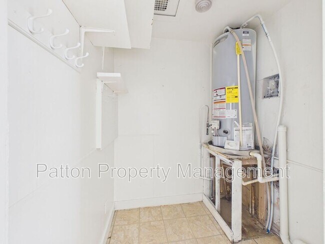 Building Photo - 701 Sunset Terrace