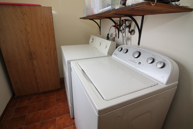 laundry in unit - 1438 43rd St