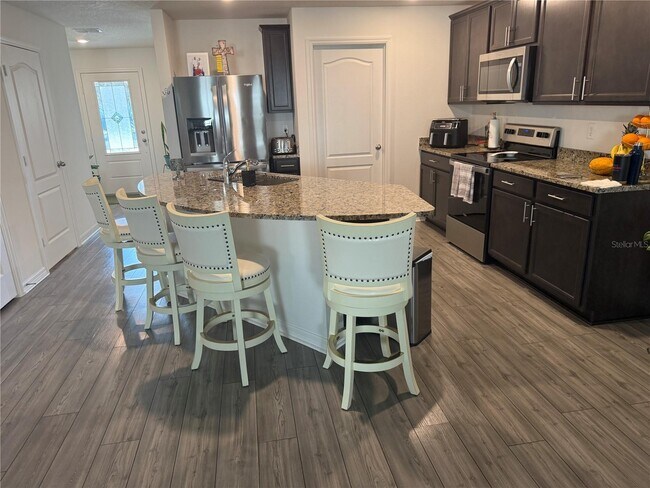 Building Photo - 1643 Wynford Cir