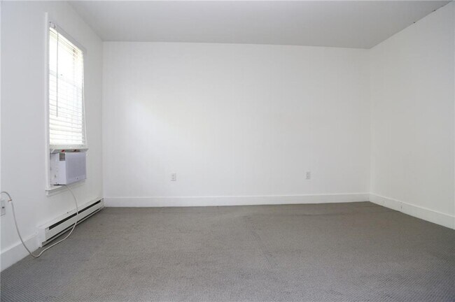 Building Photo - 74 Tell St