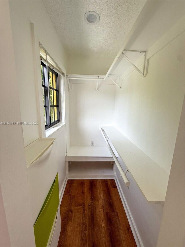 Building Photo - 1222 Salzedo St