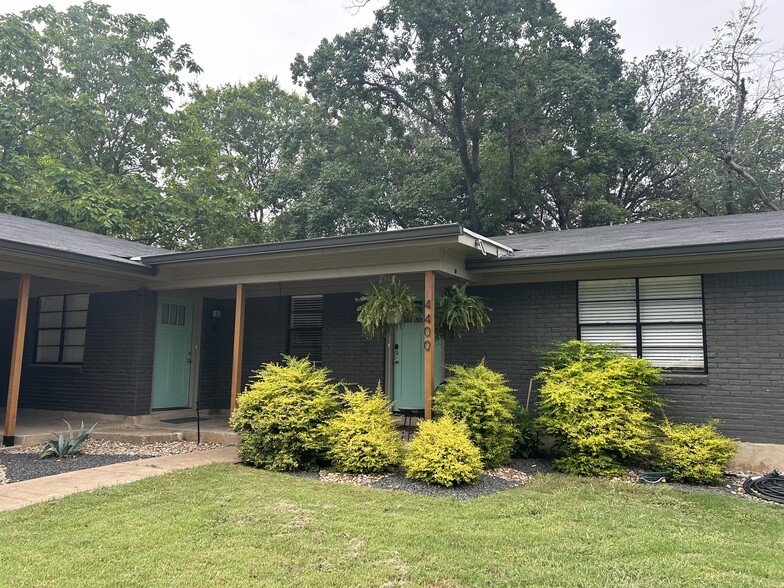Front yard - 4400 Shallowbrook Trl