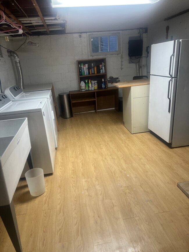 Building Photo - 810 Ashton St