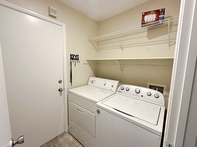 Building Photo - SINGLE STORY 3 BEDROOM HOME IN HENDERSON